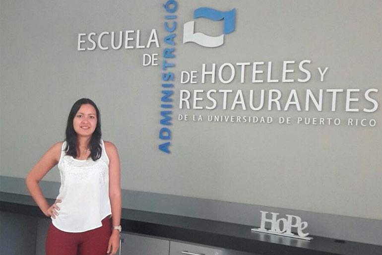 Natalia Carolina, estudiante de Hotelería y Turismo, cuenta su experiencia empresarial en Puerto Rico