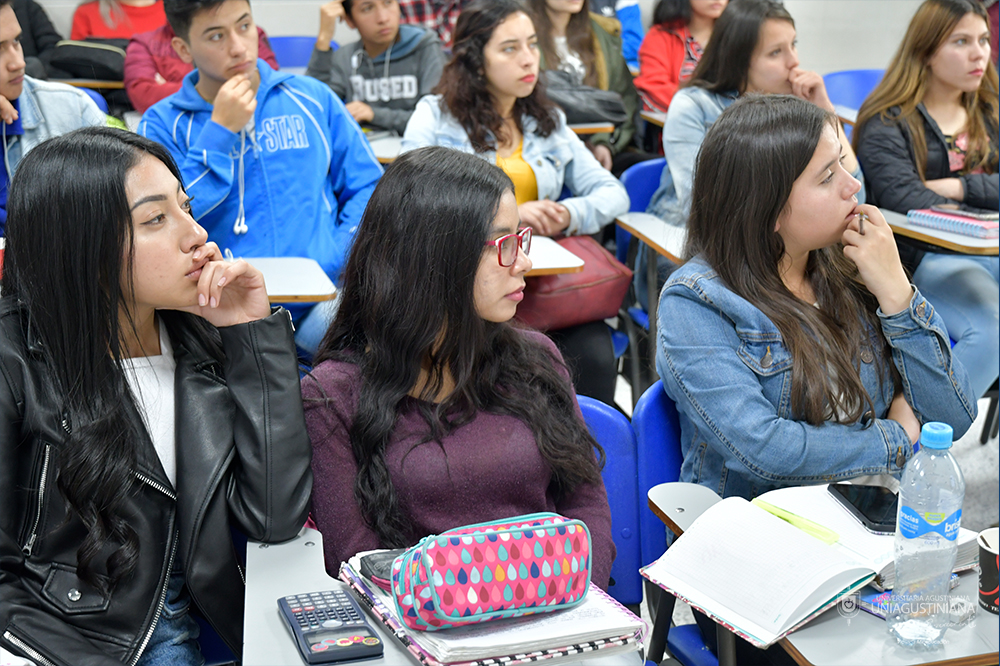 Universidad Siglo 21 de Argentina y la UNIAGUSTINIANA, participan de clase espejo, para tratar temas de Negocios Internacionales
