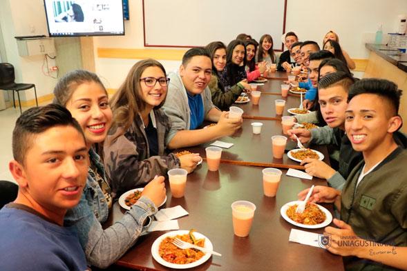 Estudiantes de grado once reciben taller en Gastronomía y Hotelería y Turismo